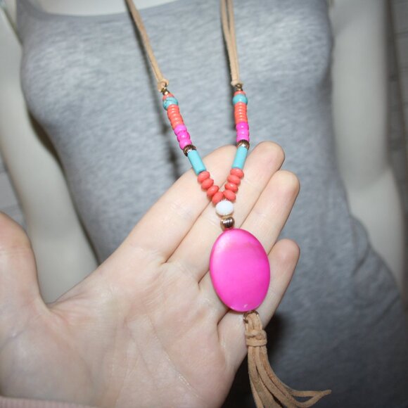 Beautiful tan necklace with hot pink, orange and turquoise beads and tassel - Picture 3 of 5